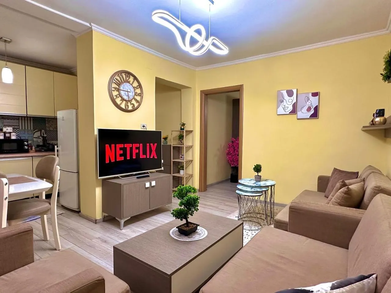 Cozy Modern Apartment ティラナ 0*,  アルバニア